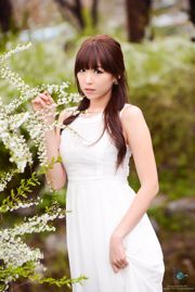 Pemotretan outdoor "Beautiful White Dress" Li Enhui